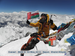 der Omani Khalid Al-Syabi als erster Araber auf dem Mount Everest